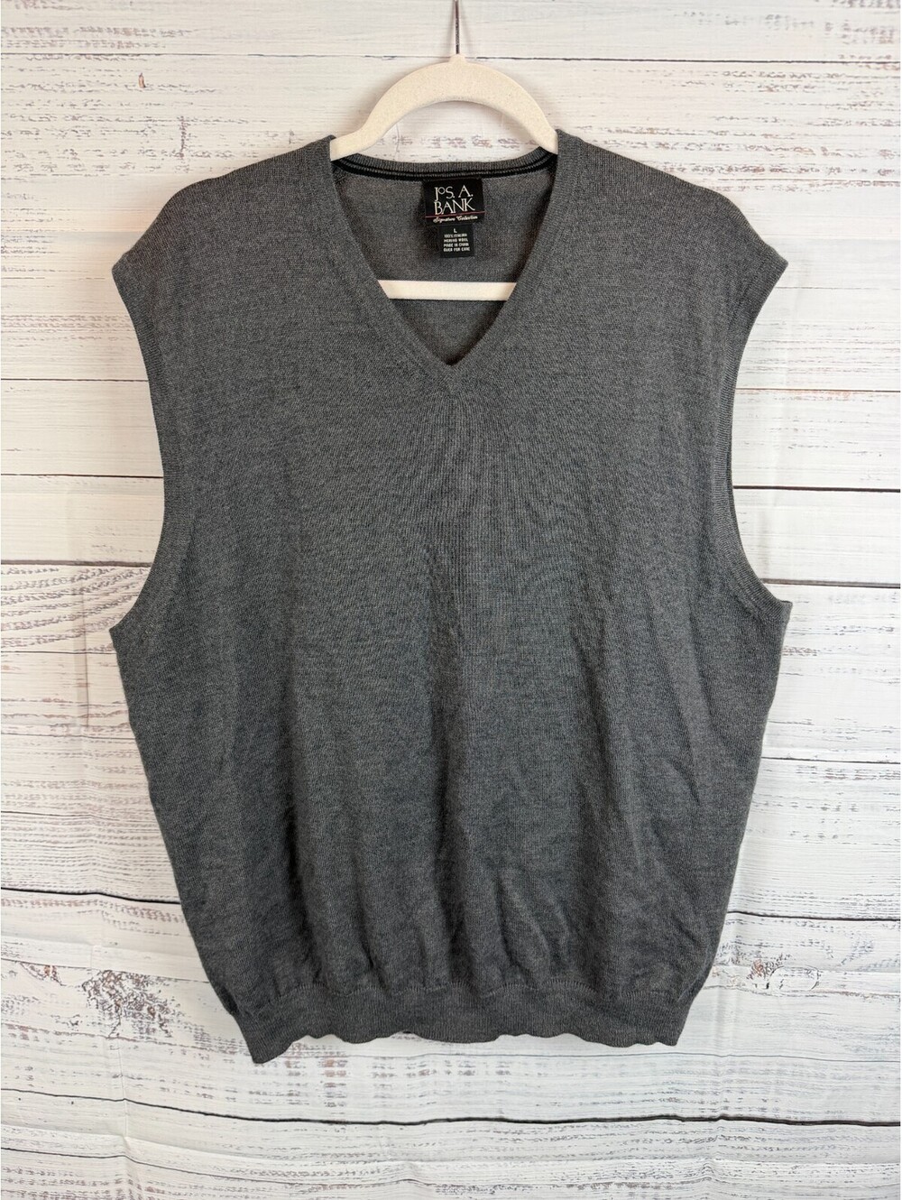 JOS.A.BANK 100% Italian merino wool gray sleeveless knit men's V-neck vest L